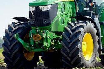 Семья фермеров выбрала AGRIMAX FORTIS для трактора и RIDEMAX FL 693 M для прицепа.